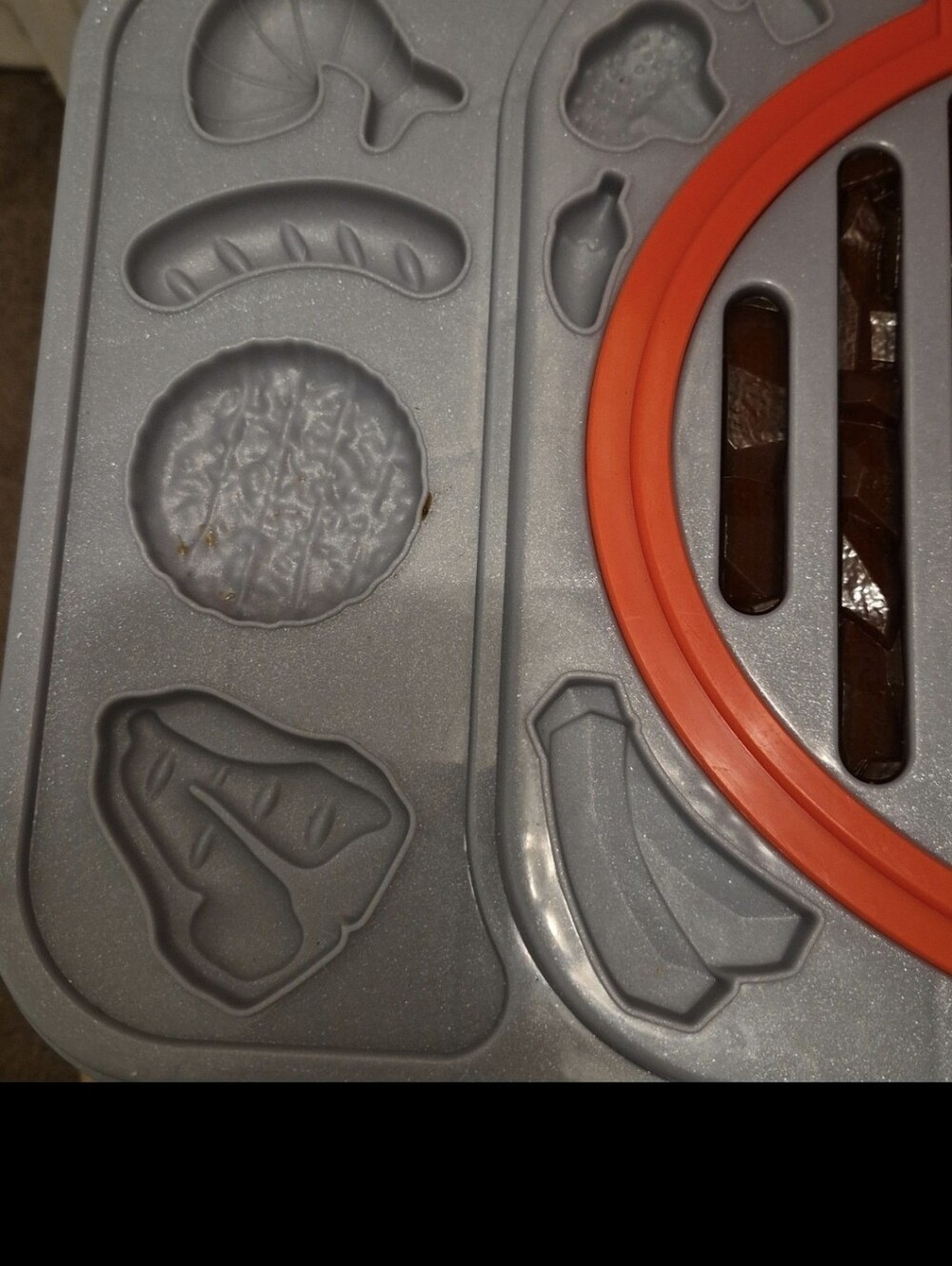 PLAY-DOH ULTIMATE KID-SIZED BBQ GRILL AND ACCESSORIES - Picture 8 of 11